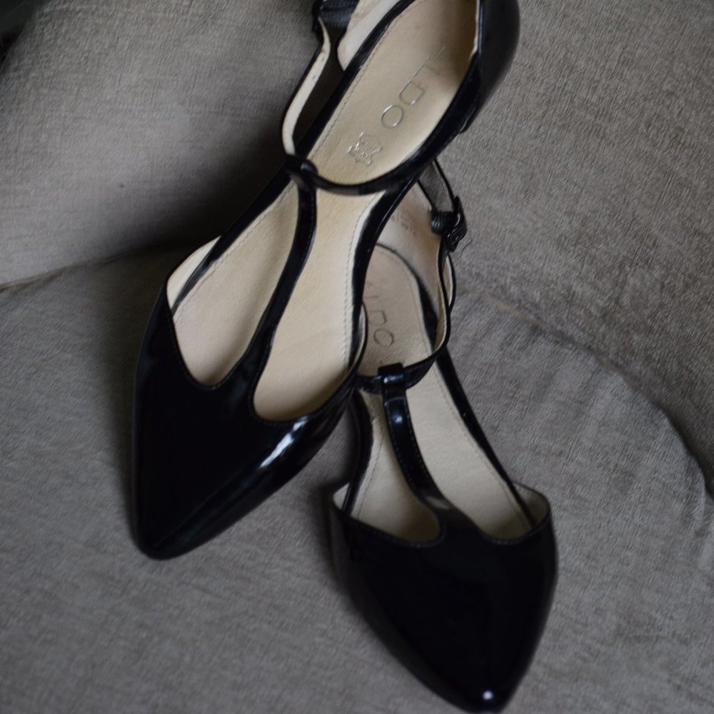 Elegant Ballerina Black Sandal Flats